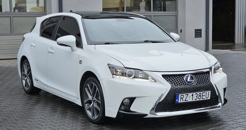 Lexus CT cena 62000 przebieg: 115000, rok produkcji 2016 z Rzeszów małe 137